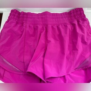 Lululemon Hotty Hots 4’ inseam Sonic Pink Low Rise Size 2